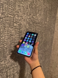 Vând iPhone 11